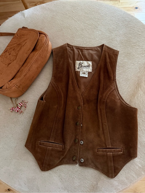 Berman’s Jackets & Blazers - Caramel colored suede concert vest, cropped